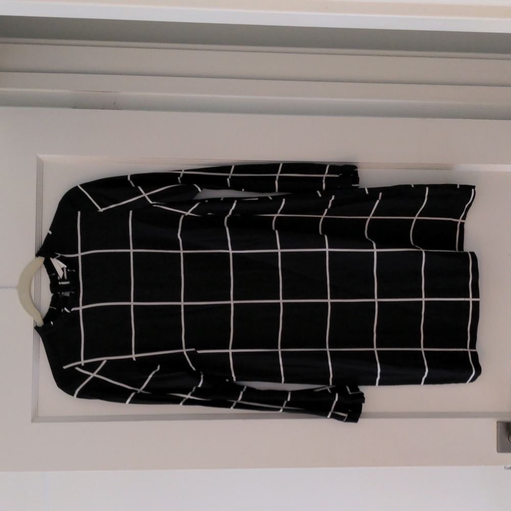 H&M long sleeved dress size 4
